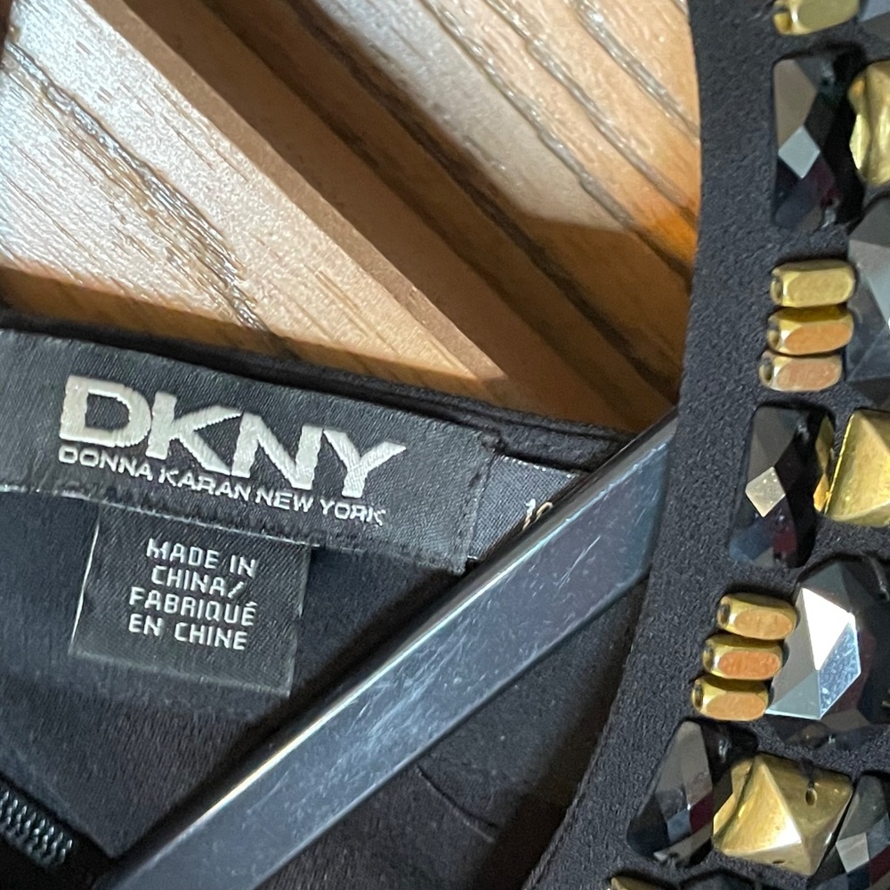 DKNY BLACK SHEATH DRESS SIZE 10 GOLD & BLACK BEADED EMBELLISHED NECKLINE - Picture 4 of 7